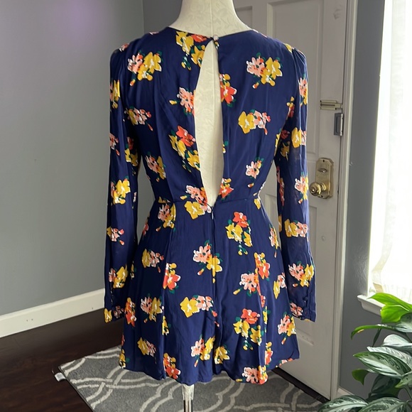 Kimchi Blue Plunge Neck Floral Print Romper - Picture 6 of 9